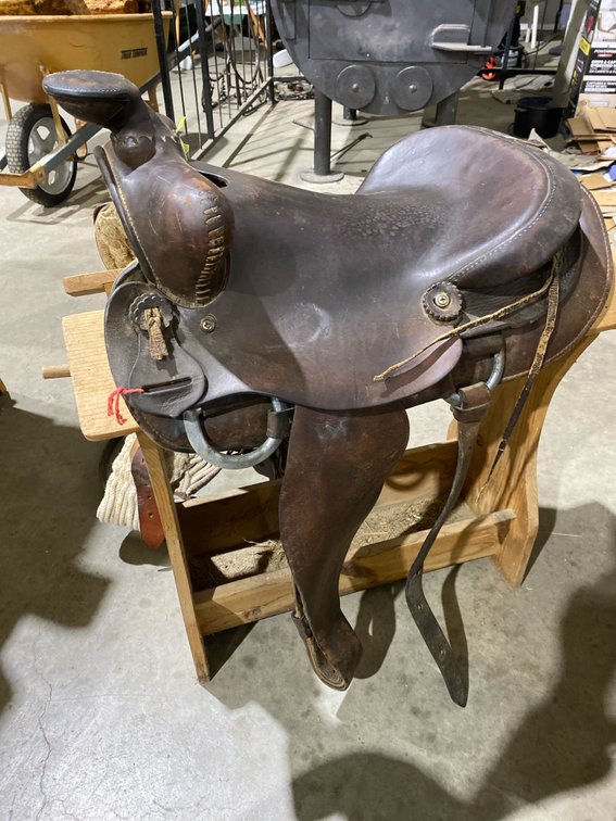 Dark Brown Leather Western Saddle
