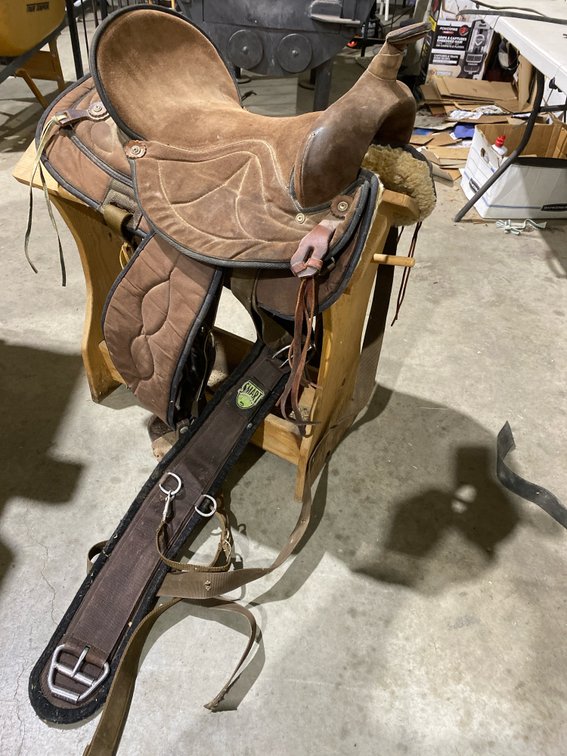 Western Saddle with Weaver Leather Smart Cinch
