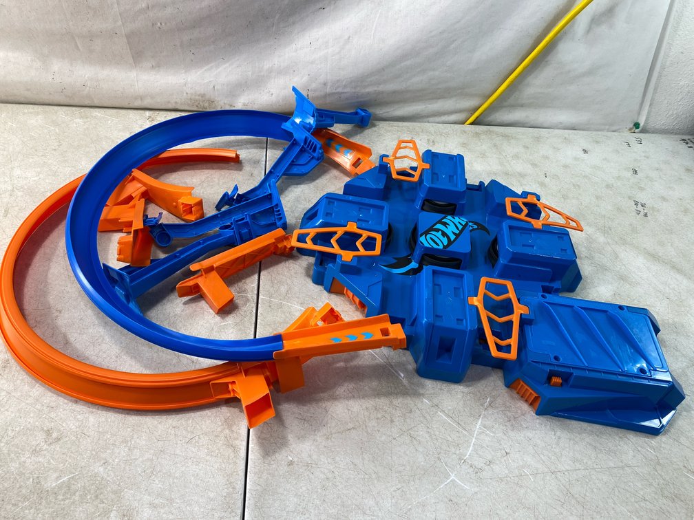 Hot Wheels DTN42 Motorized Track Set