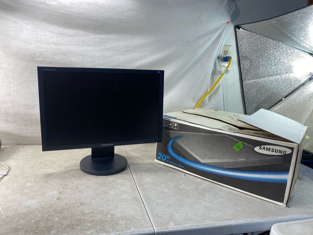 Samsung SyncMaster 205BW 20" LCD Monitor