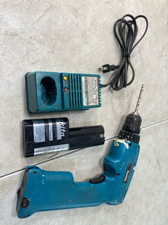 Makita 6011D 12V Cordless Drill with Battery and Charger