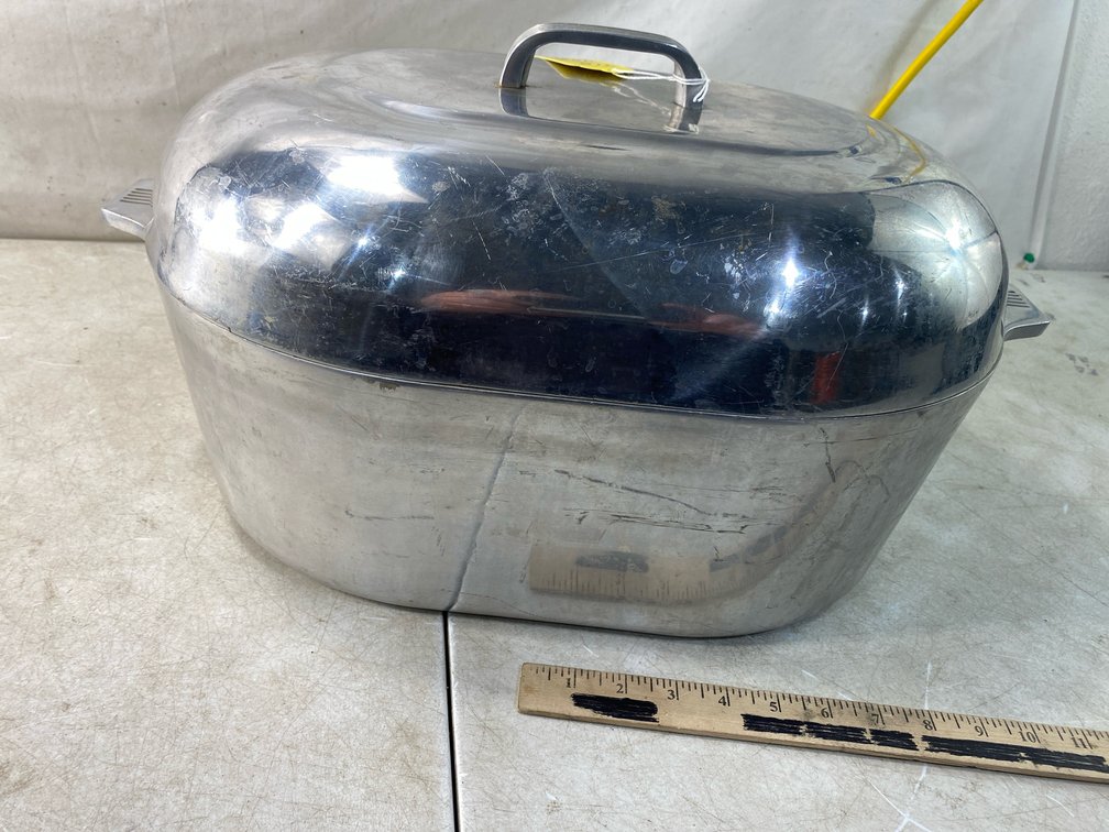Magnalite Classic 18" Oval Cast Aluminum Roaster with Lid