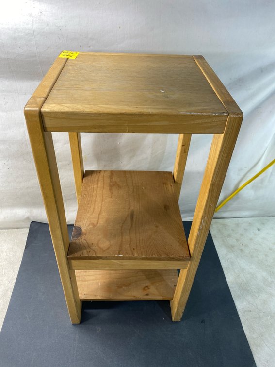 Natural Wood Three-Tier Pedestal Stand