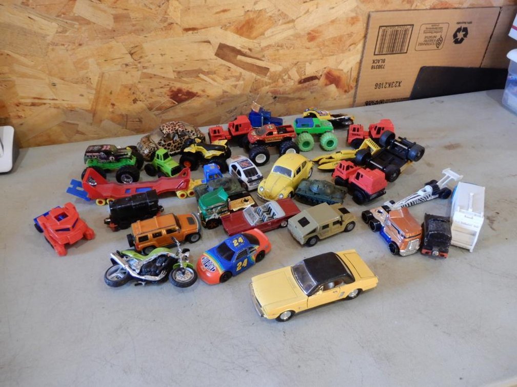 Lot of assorted Cars