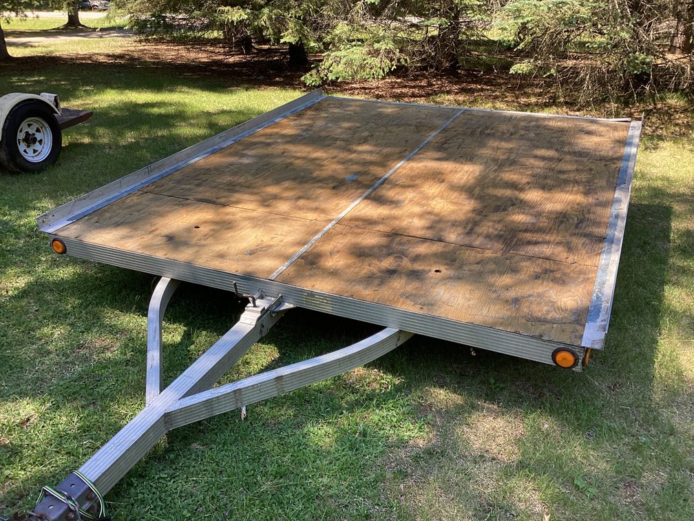 TRITON 101 x 10 FT ALUMNUM SNOWMOBILE TRAILER.   NICE UNIT.