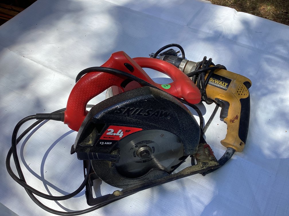 7 1/4 SKIL SAW  AND DEWALT ELECTRIC DRILL