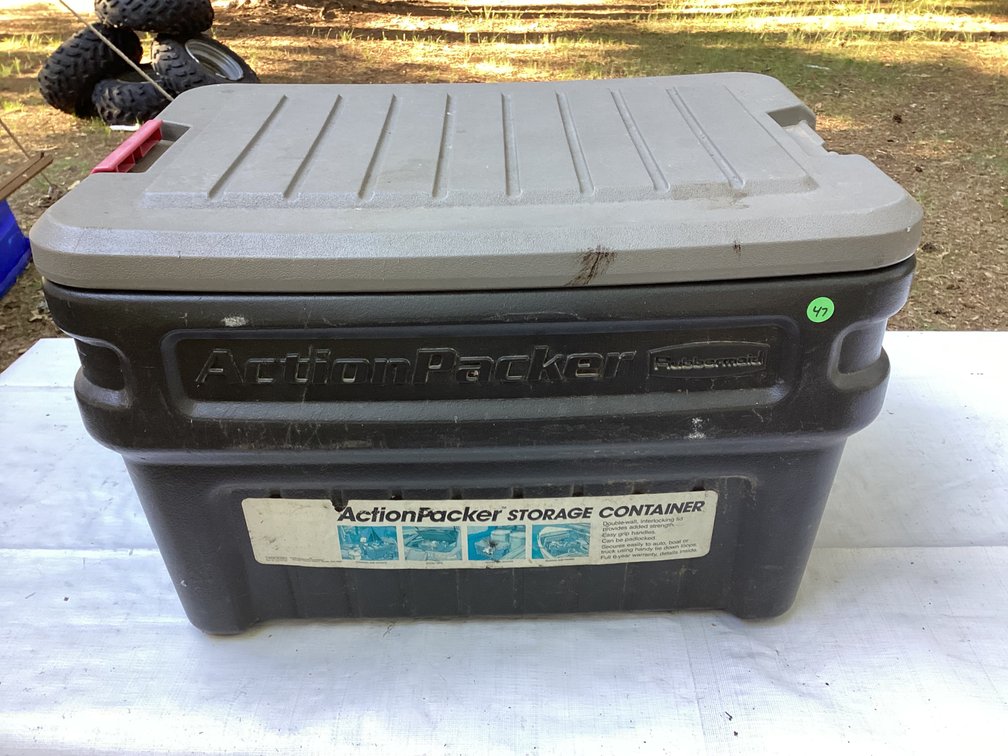 RUBBERMAID ACTION PACKER . 26 x 18 1/4 x 17”