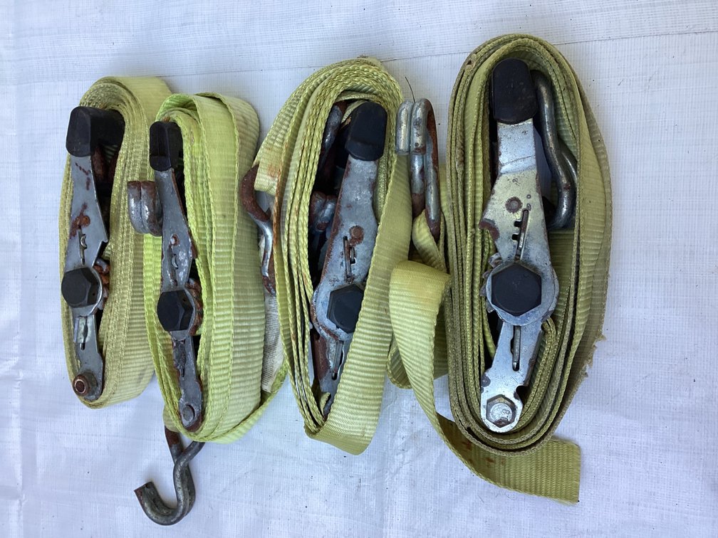4 LARGE RATCHET STRAPS