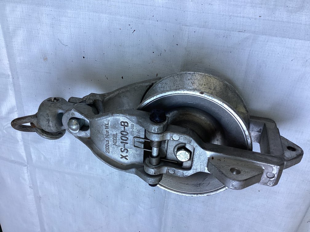 2500LB. ALUMINUM MODEL XS 100 B PULLEY