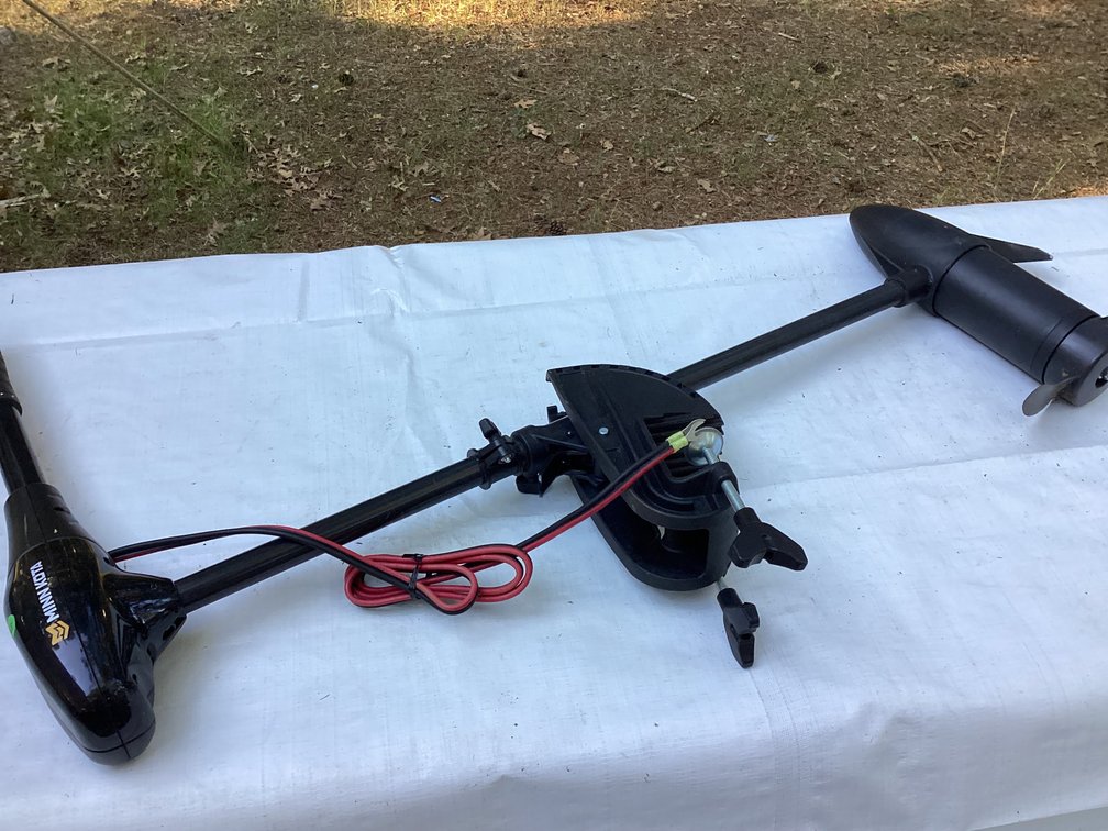 LOOKS LIKE NEW. MINNKOTA 50LB. THRUST ELECTRIC TROLLING MOTOR