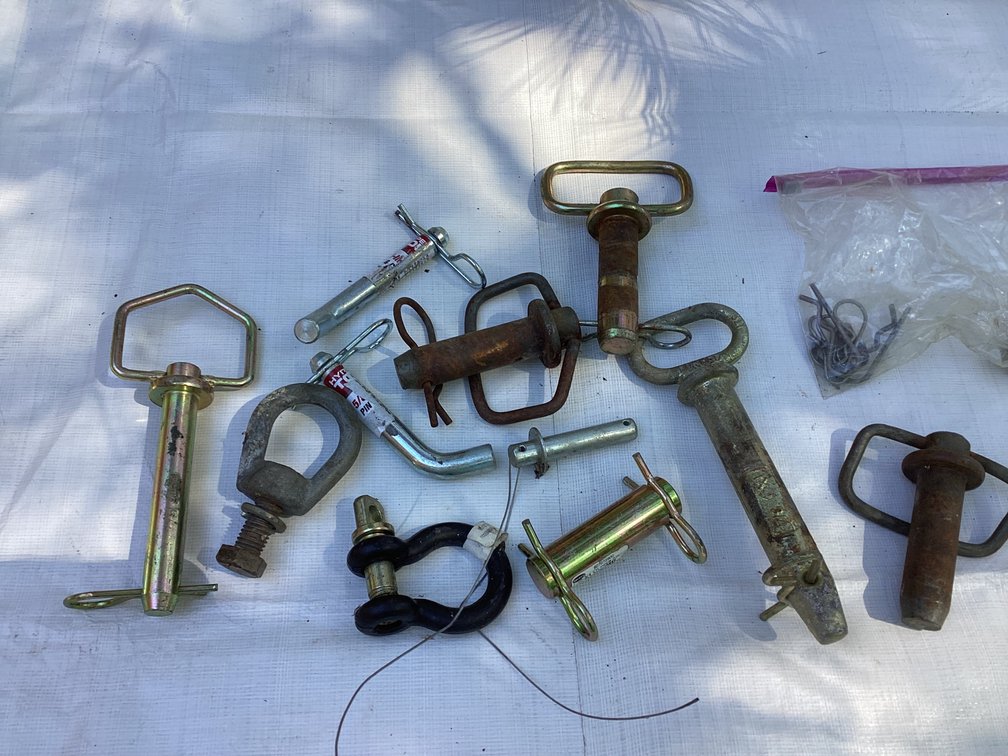 10 HITCH PINS