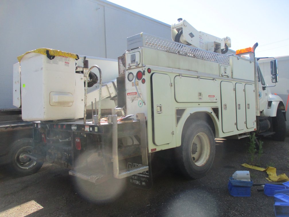 2004 International 7400 DT530 -VIN #1HTWDADR84J088909
