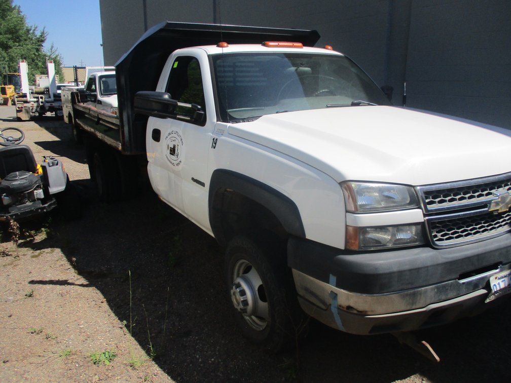 2005 Chevy Silverado K3500 4x4 Truck - VIN #1GBJK34U85E123282