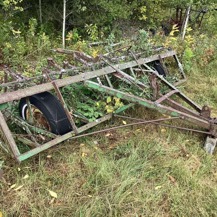 Green cultivator. Approx. 7 1/2 ft.