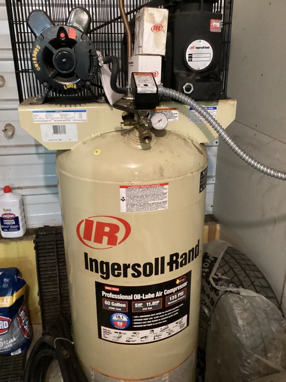 Ingersol Rand 60 gallon model 555e like new air compressor