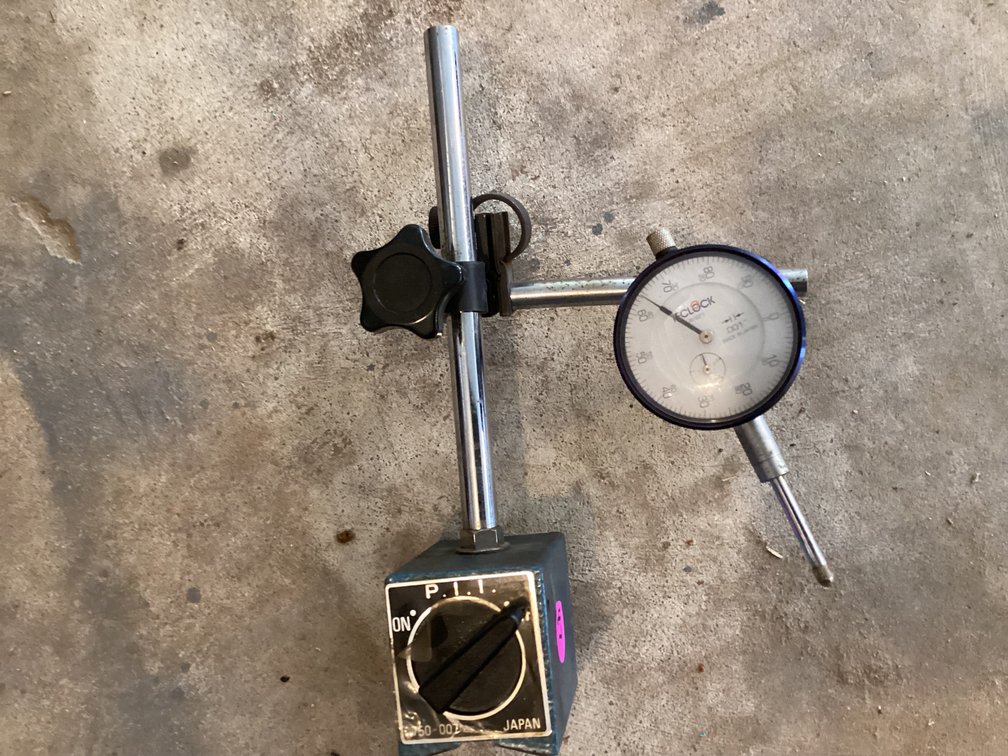 Magnetic run out tool. Auto/small engine use