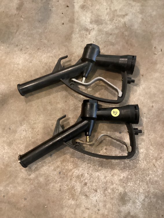 2 fuel nozzles