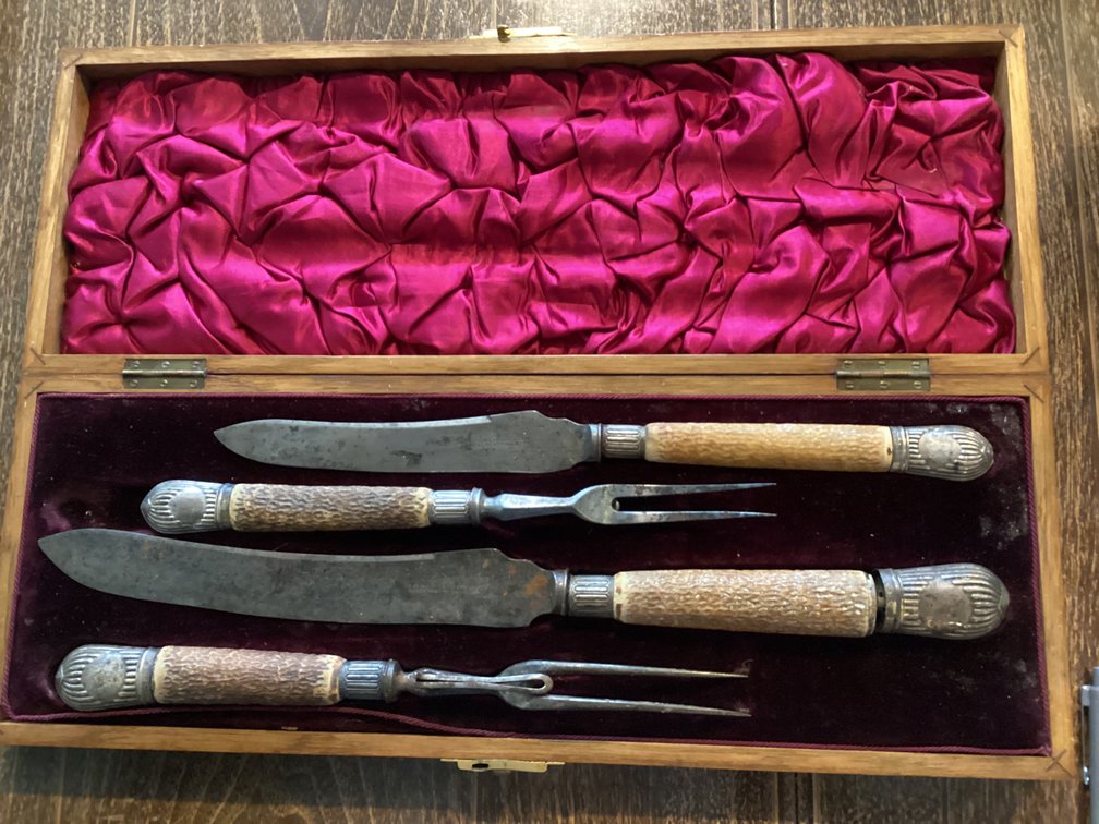 Stag Antique knlfe set in wooden case