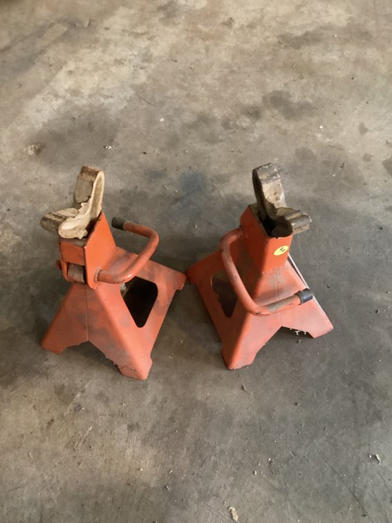 2 jack stands