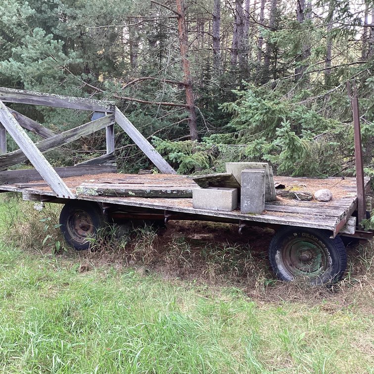 8’x14’. Hay wagon