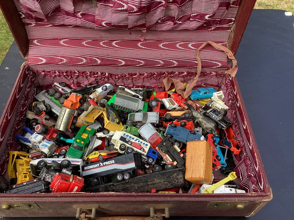 Suitcase full of Hot Wheels, Matchbox and other die cast cars