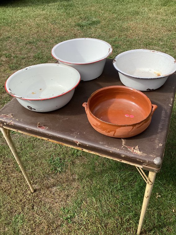 3 rustic wash bins with bowl and table