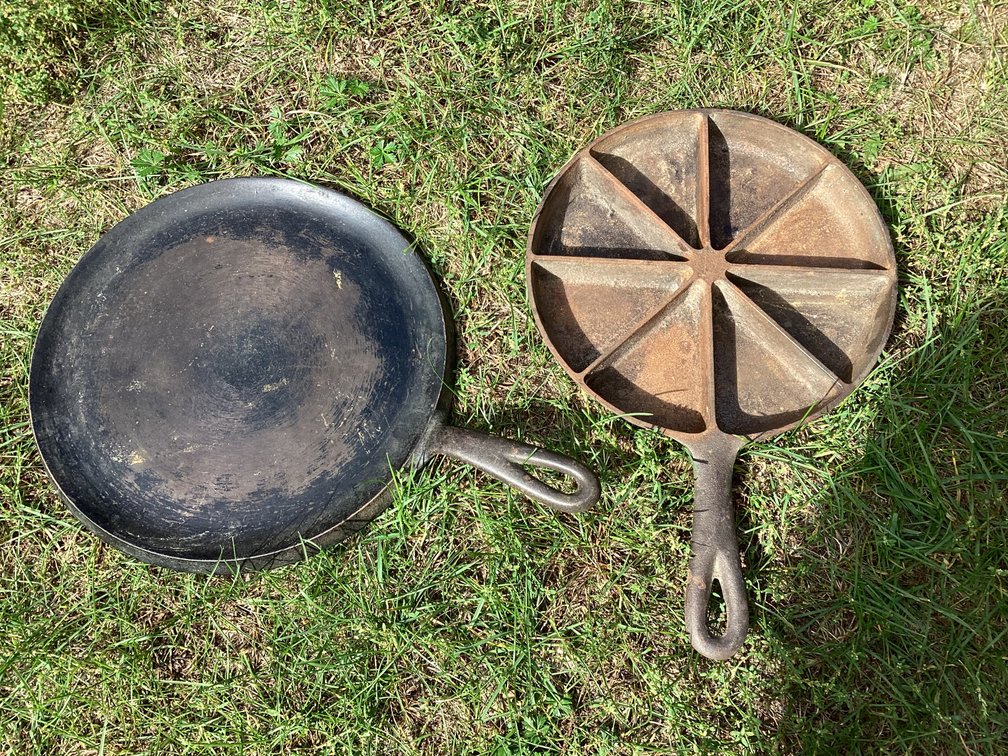 Wagner Ware cast iron hot plate and corn bread skillet