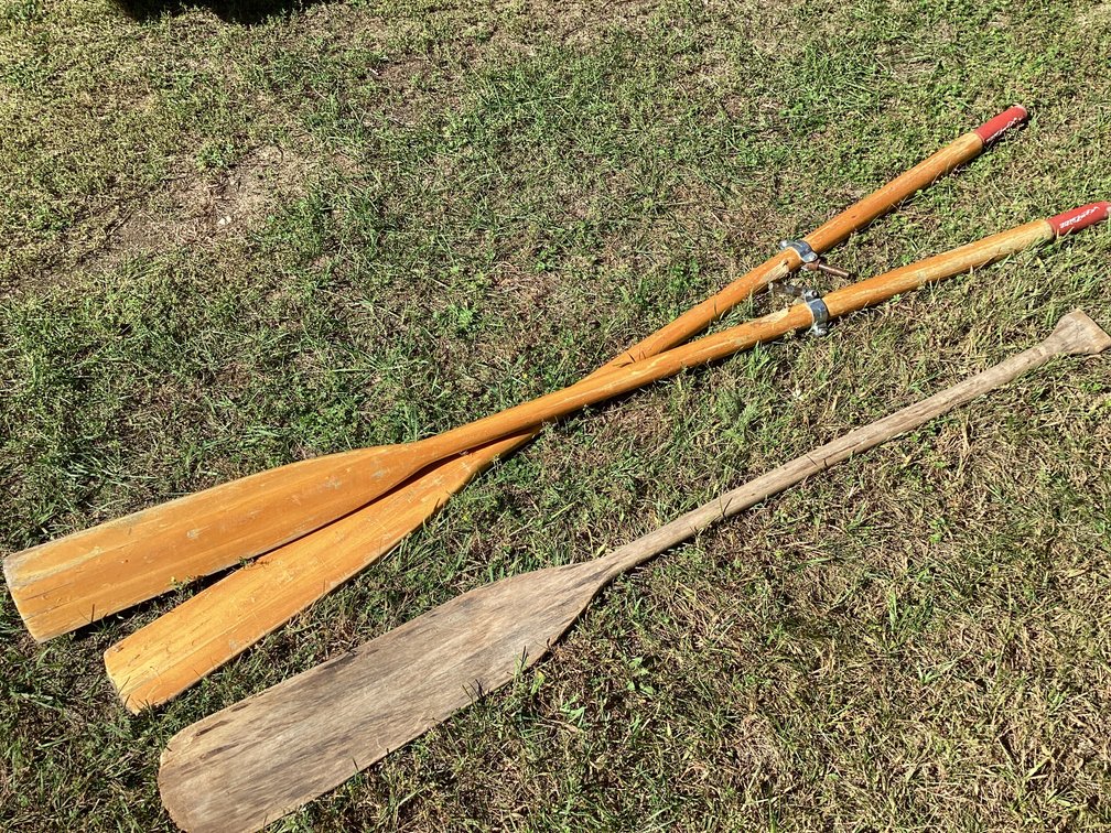 2 oars and 1 paddle