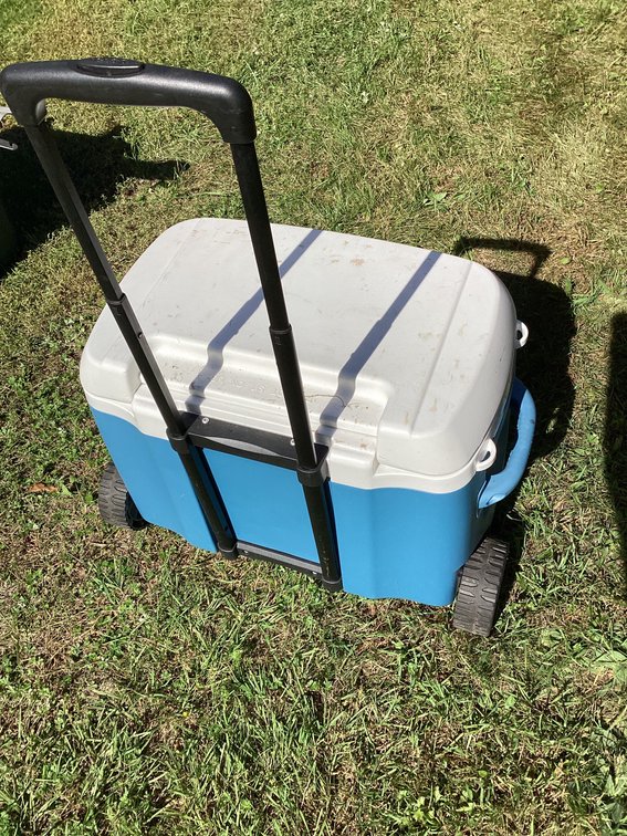 Igloo wheeled cooler