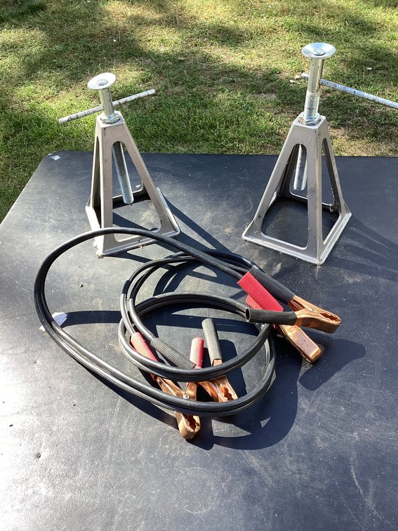 2 screw jacks and jumper cables