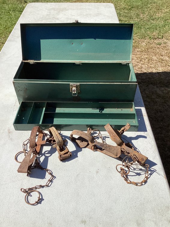 Tool box with 4 small traps