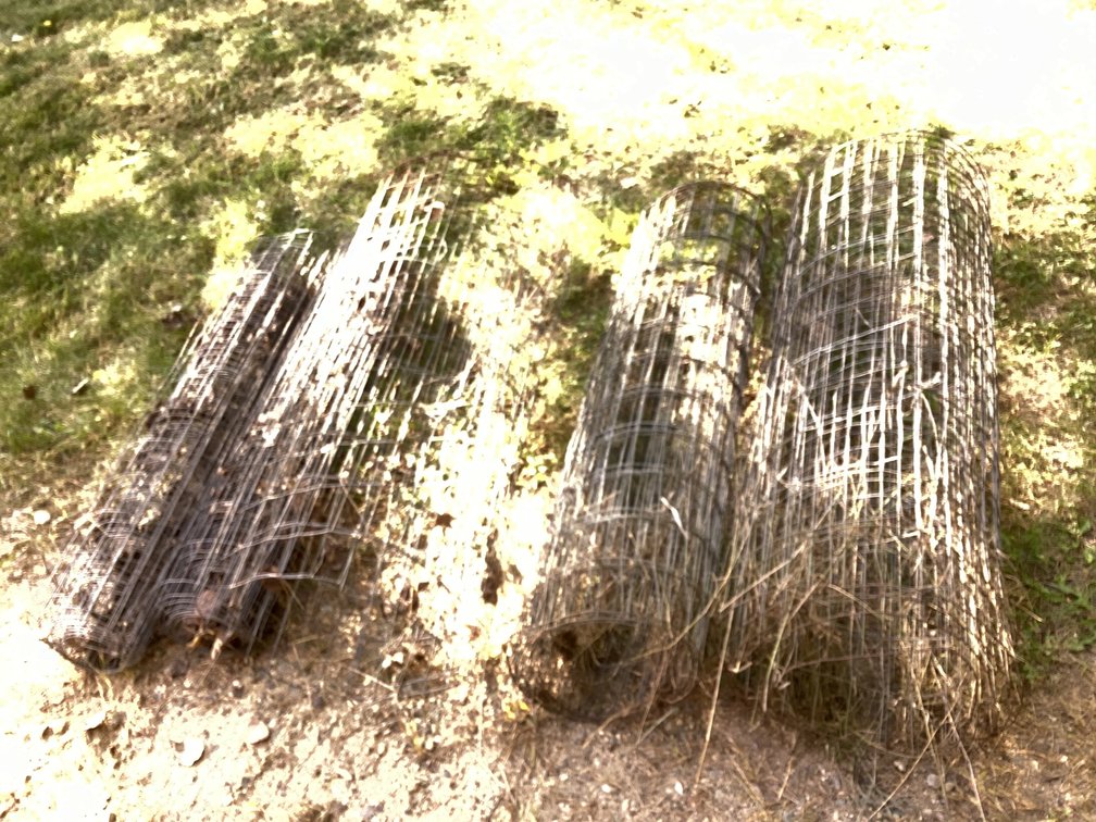 5 rolls of 4’ fencing wire