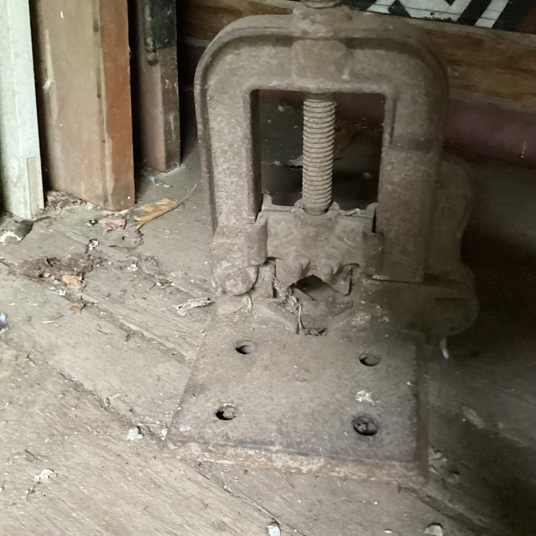 Vintage pipe press