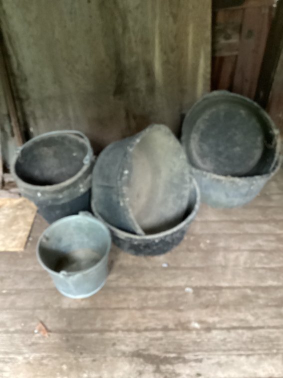 7 feed buckets