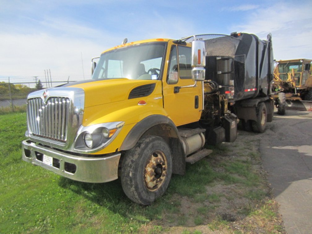 2008 International 7400 WorkStar Heil Rapid Rail Side Loader Garbage Truck - Only 88k Miles!