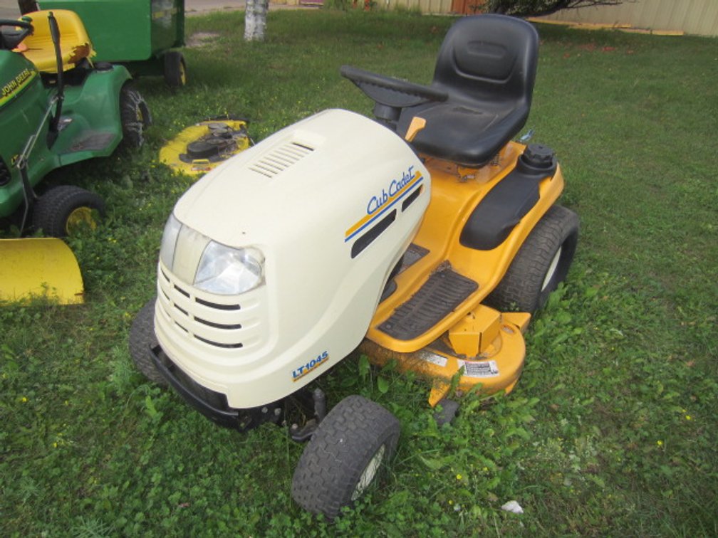 Cub Cadet LT1045 riding lawnmower