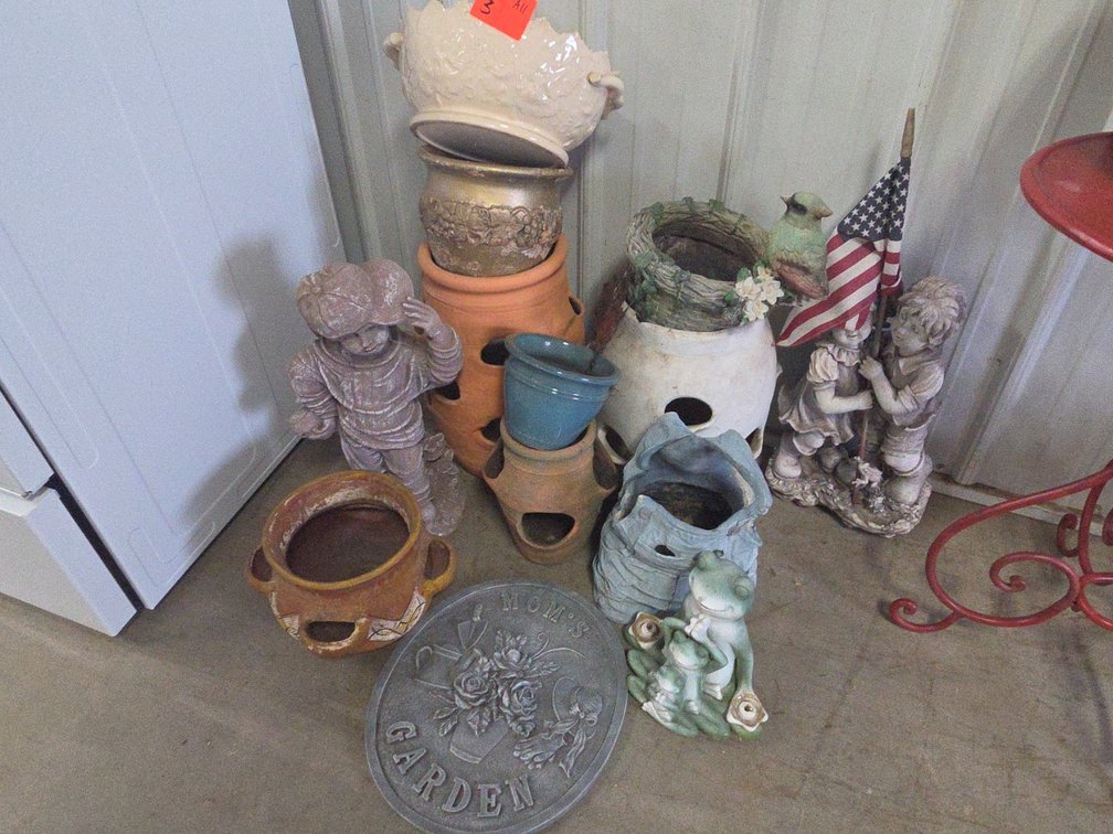 Garden Planters & Decor