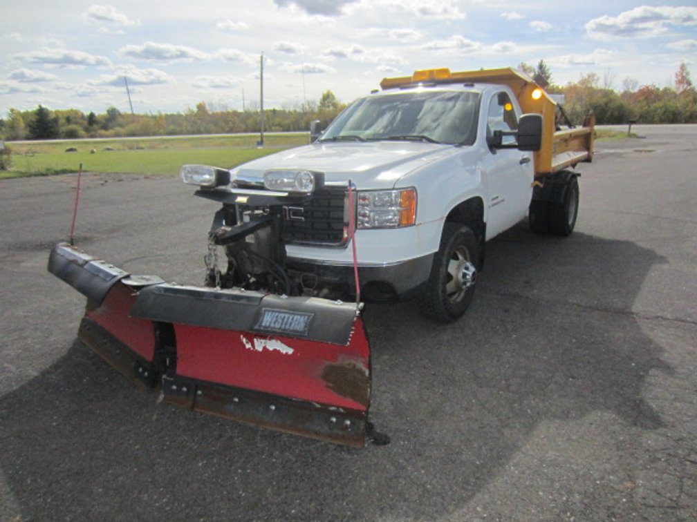 2009 GMC Sierra 3500 HD Dump Truck with V-Plow - 1GDJK74679F164079