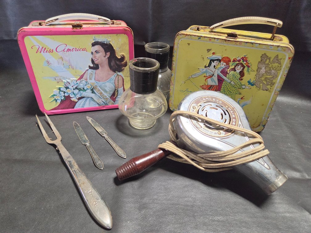 Vintage Lunchboxes & Collectibles