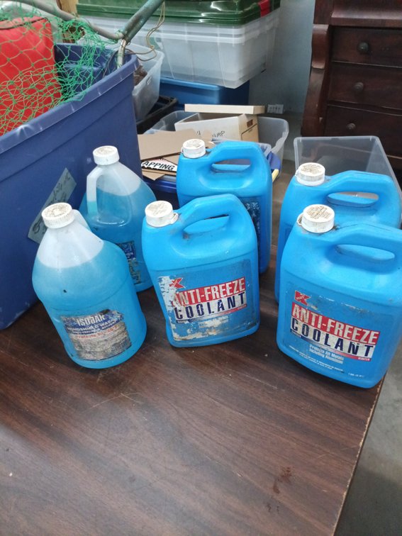 Antifreeze & Windshield Wiper Fluid