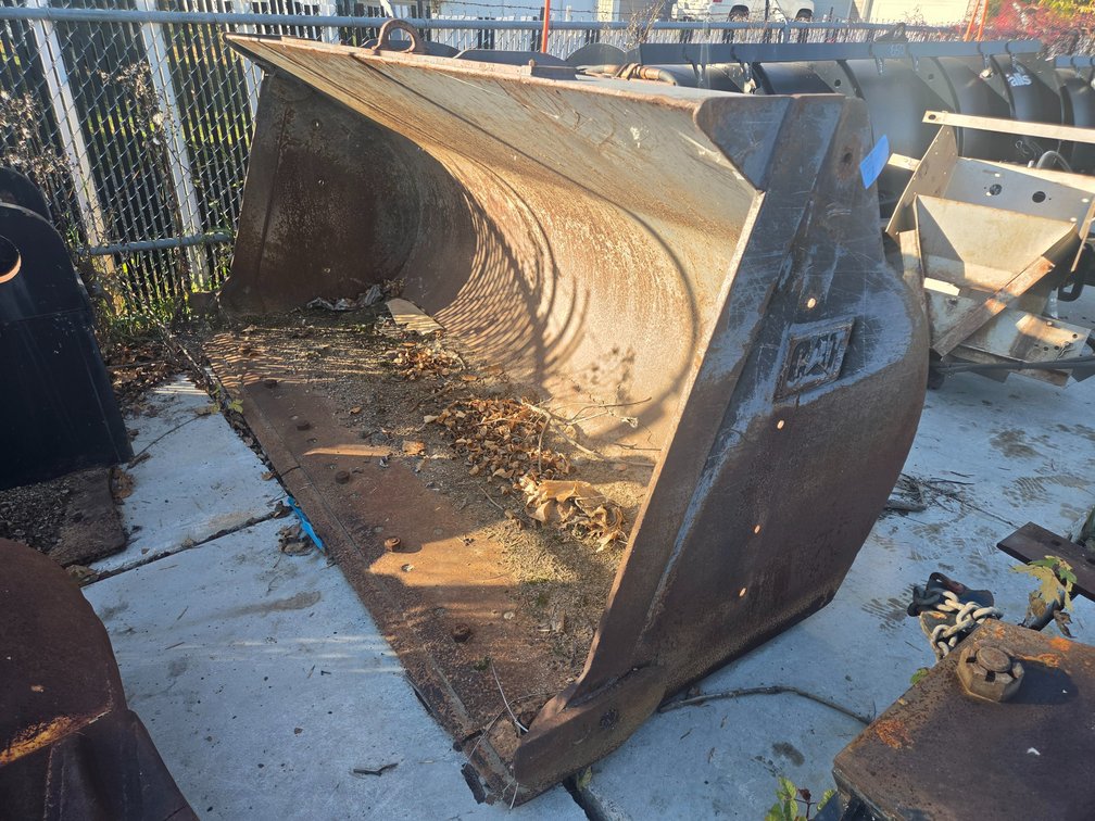 CAT Loader Bucket Attachment
