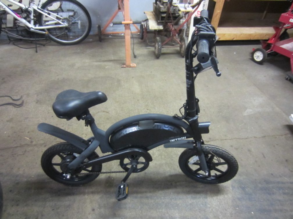 JETSON. POWER SCOOTER W CHARGER