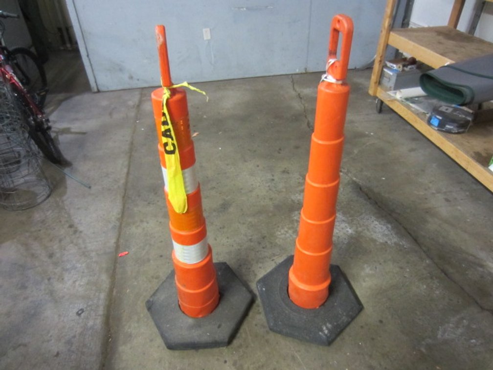 2 ORANGE PARKING/TRAFFIC SAFETY CONES