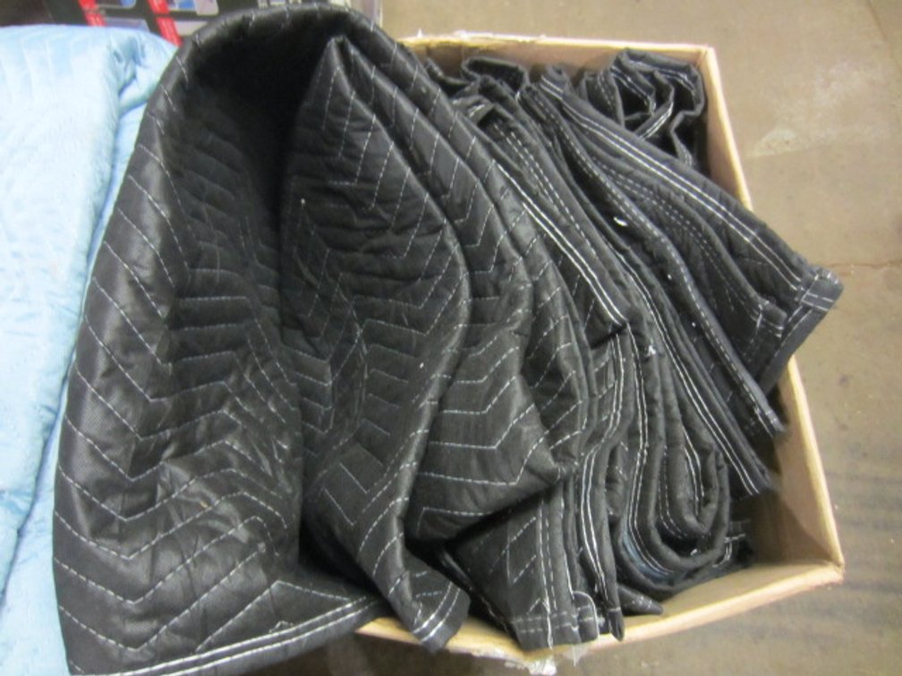 16 MOVING PADS/BLANKETS