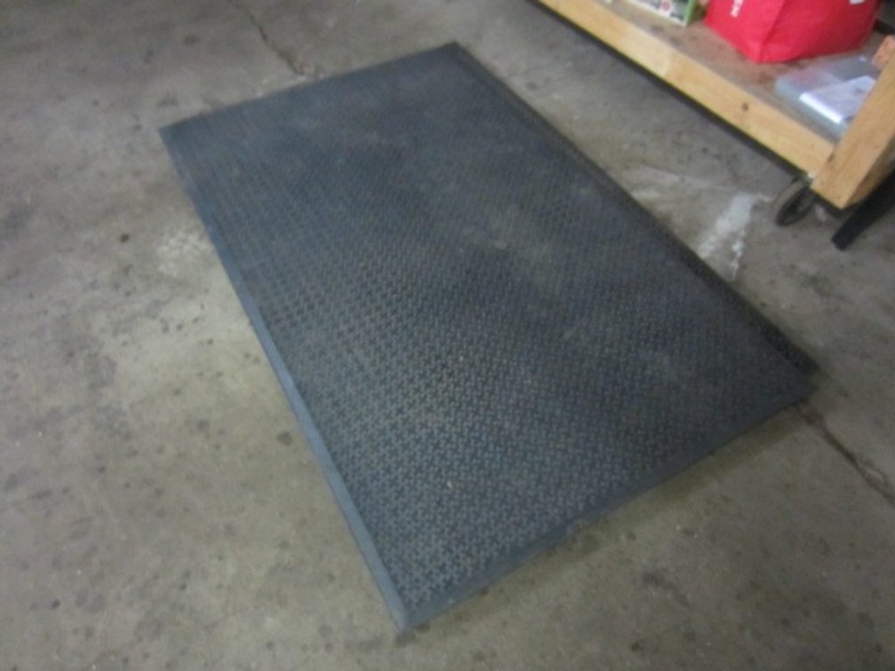 3 HEAVY DUTY RUBBER FLOOR MATS