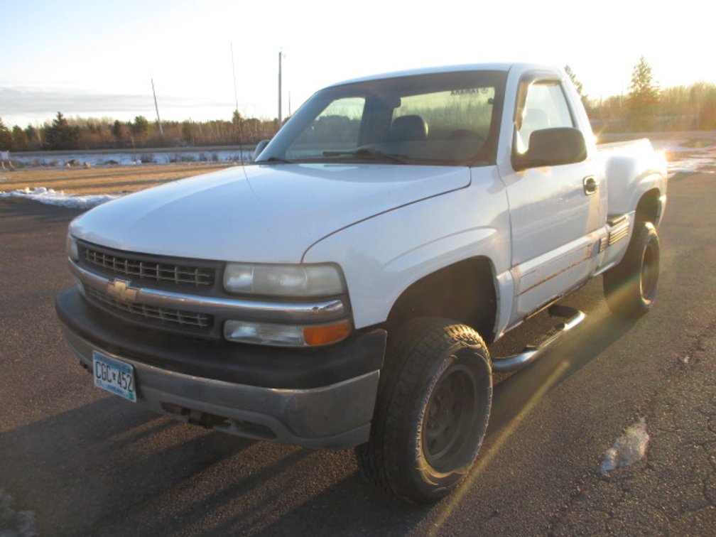 2002 Chevrolet Silverado Step-Side Short box 4x4 Truck, VIN #1GCEK14W62Z346508