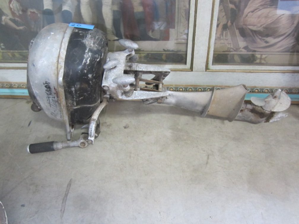 BOAT MOTOR