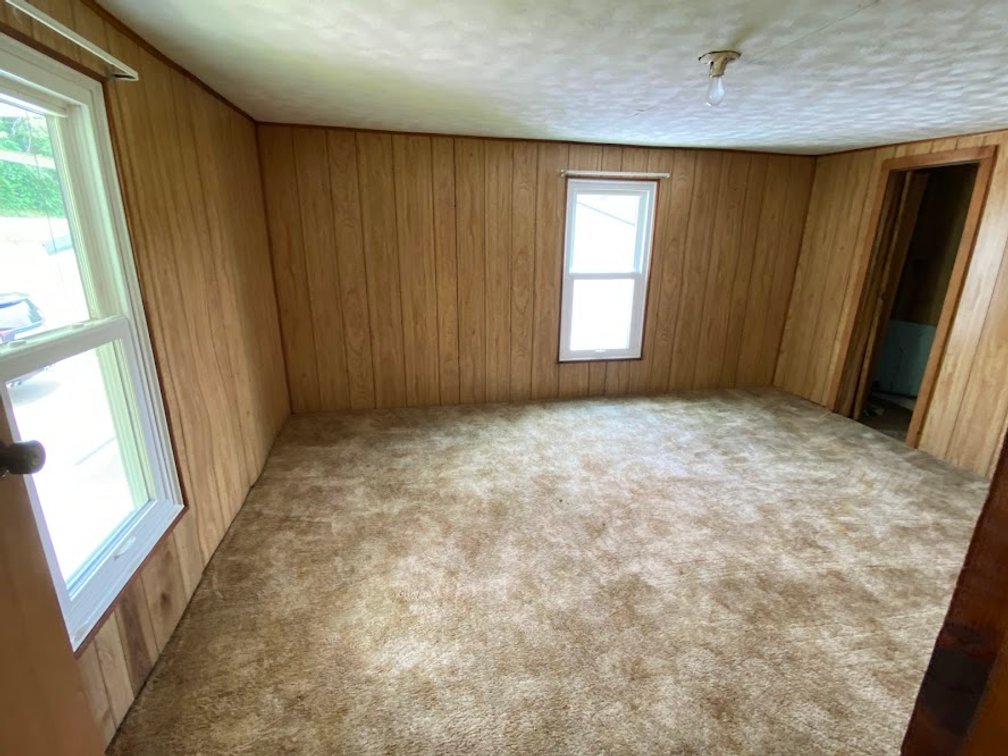 Image for HENNEN TRUST ABSOLUTE REAL ESTATE AUCTION