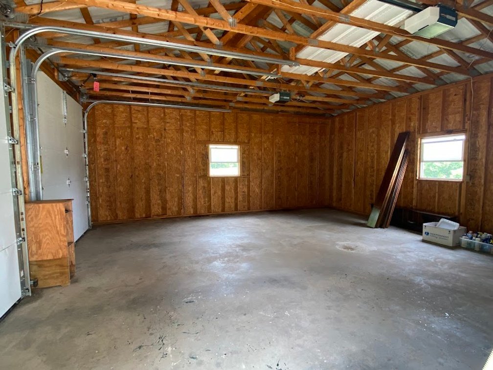 Image for HENNEN TRUST ABSOLUTE REAL ESTATE AUCTION