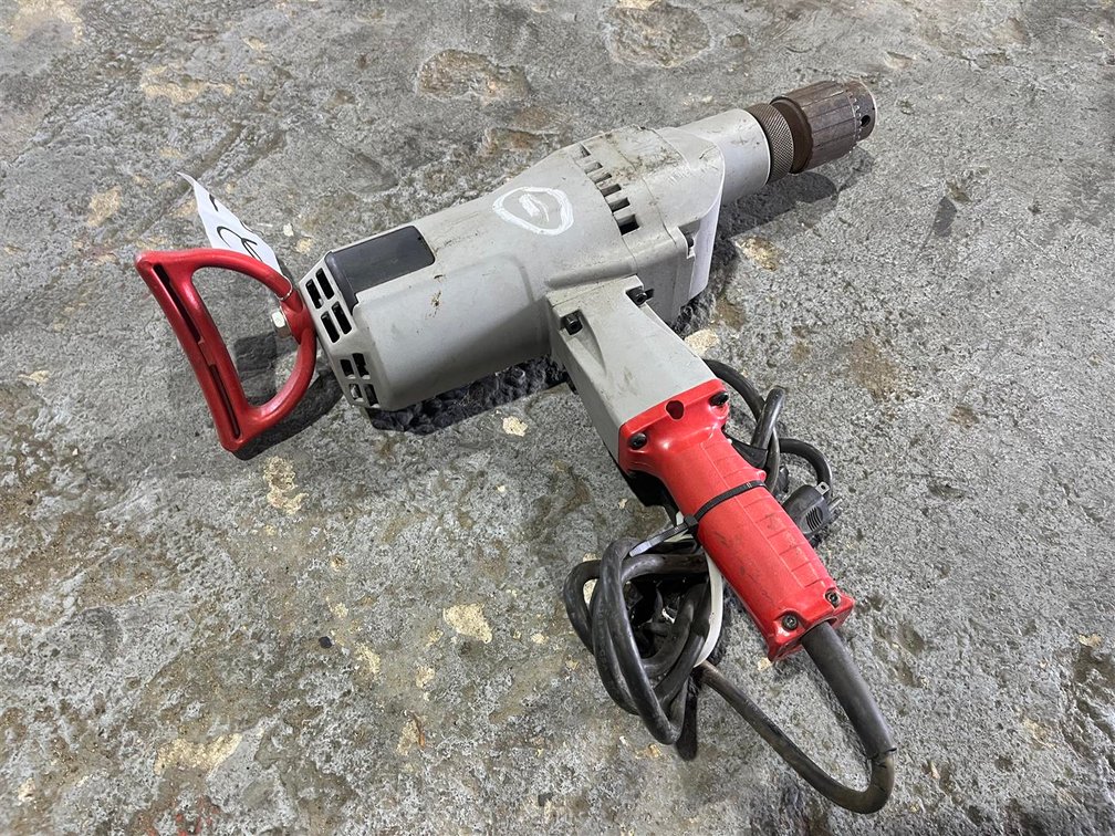 MILWAUKEE1 1/4 INCH SUPER HOLE SHOOTER DRILL